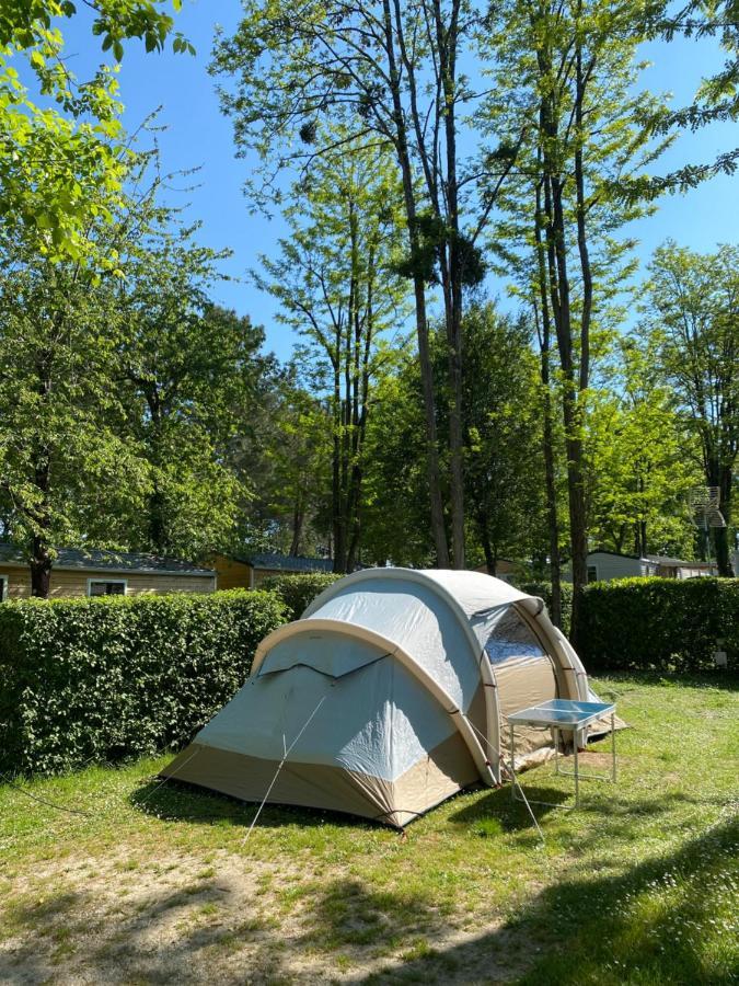 Camping Le Pressoir Petit-Palais-et-Cornemps Экстерьер фото